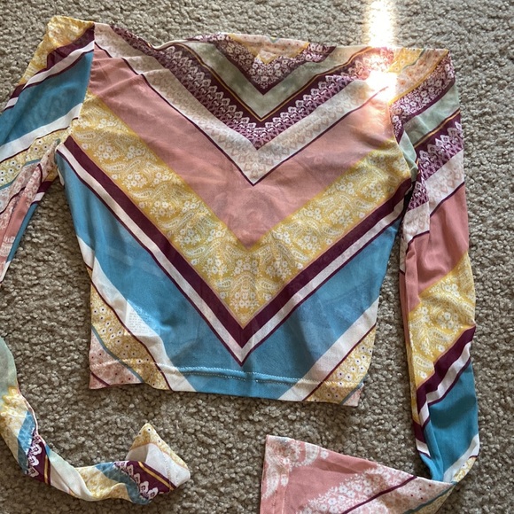 NWOT Shop 12th Tribe Long Sleeve 70s Crop - Picture 2 of 2